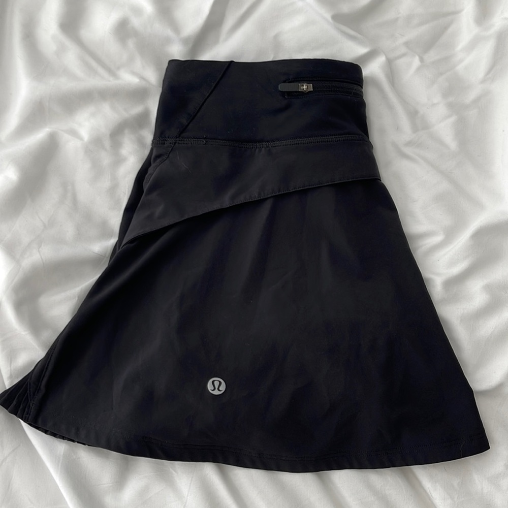 Black lululemon skirt